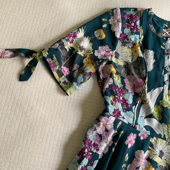 NWOT Guess floral fit&flare dress - Picture 9 of 16